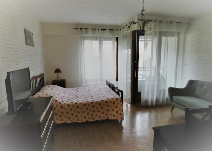 Le Chateau Durieux 3 - Proche Tous Commerces, Agreable Sutdio ! Mae-7774